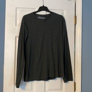 𝅺MARC Anthony men’s v neck long sleeve tee; size XL